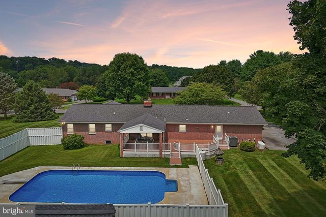 2215 CHEROKEE DR, Westminster, MD 21157