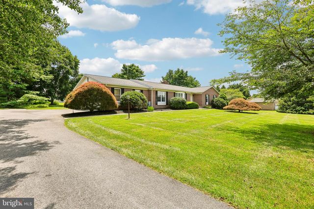 2215 CHEROKEE DR, Westminster, MD 21157