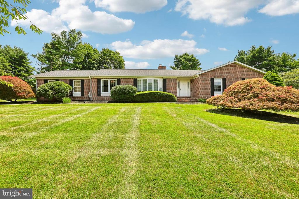 2215 CHEROKEE DR, Westminster, MD 21157