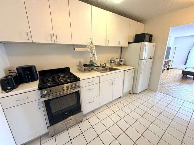 44 Washington St 508, Brookline, MA 02445