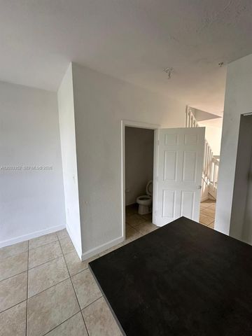2819 SE 1st Drive 9, Homestead, FL 33033