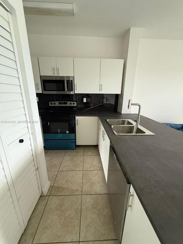 2819 SE 1st Drive 9, Homestead, FL 33033