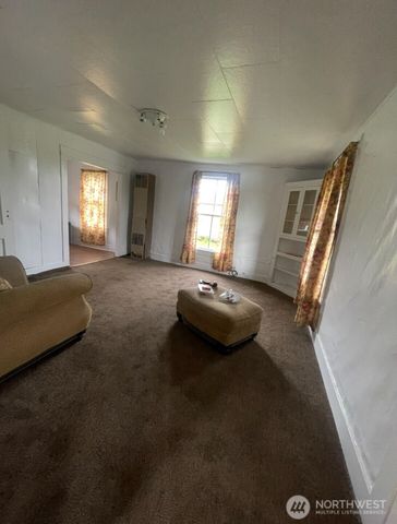 1024 State Route 6, Raymond, WA 98577