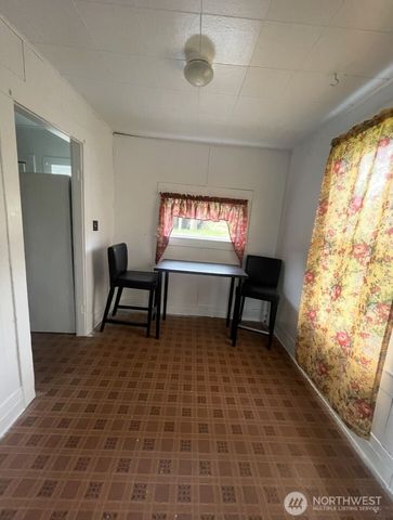 1024 State Route 6, Raymond, WA 98577