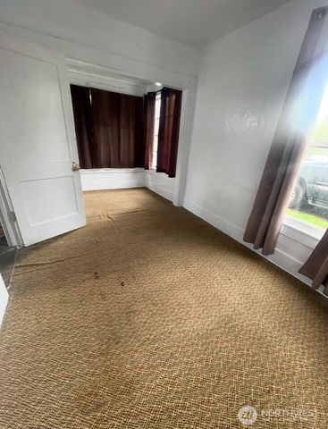 1024 State Route 6, Raymond, WA 98577