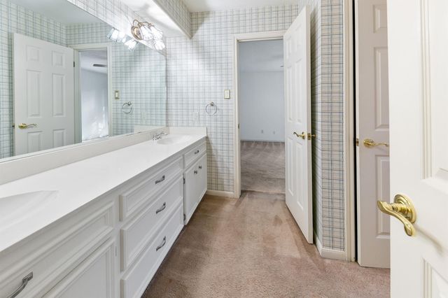 11818 Castle Ridge Drive, Houston, TX 77077