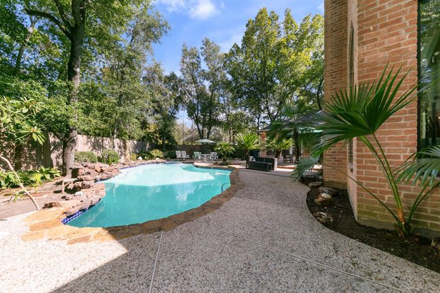 11818 Castle Ridge Drive, Houston, TX 77077