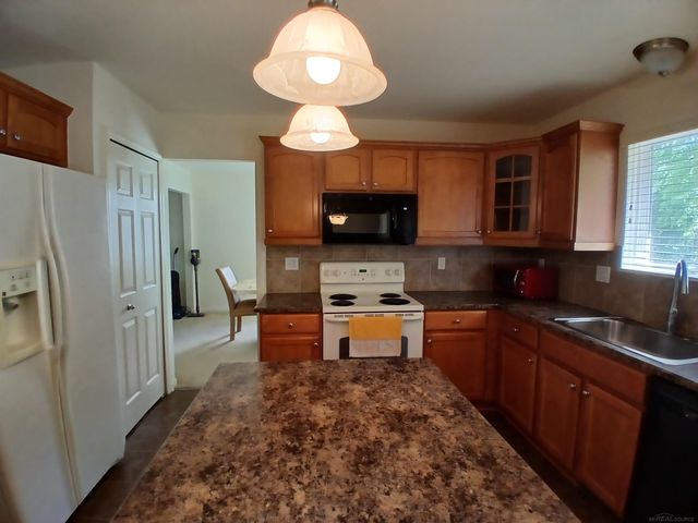 11820 Creekview Drive, Sterling Heights, MI 48312