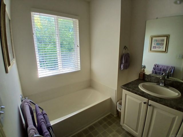 11820 Creekview Drive, Sterling Heights, MI 48312