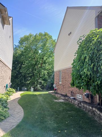 11820 Creekview Drive, Sterling Heights, MI 48312