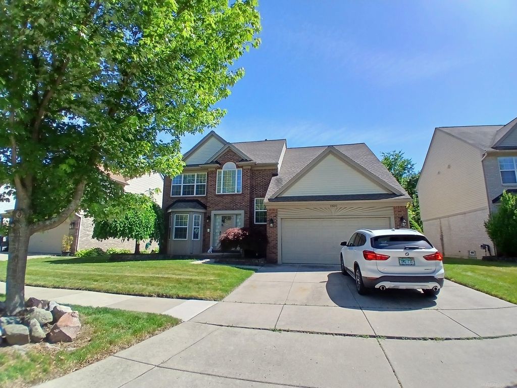 11820 Creekview Drive, Sterling Heights, MI 48312