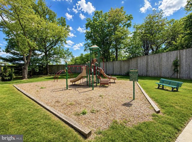 20 JAMES CUBBERLY CT, Hamilton, NJ 08610