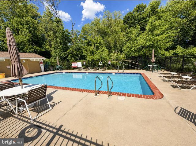 20 JAMES CUBBERLY CT, Hamilton, NJ 08610