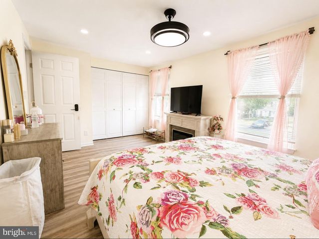 20 JAMES CUBBERLY CT, Hamilton, NJ 08610