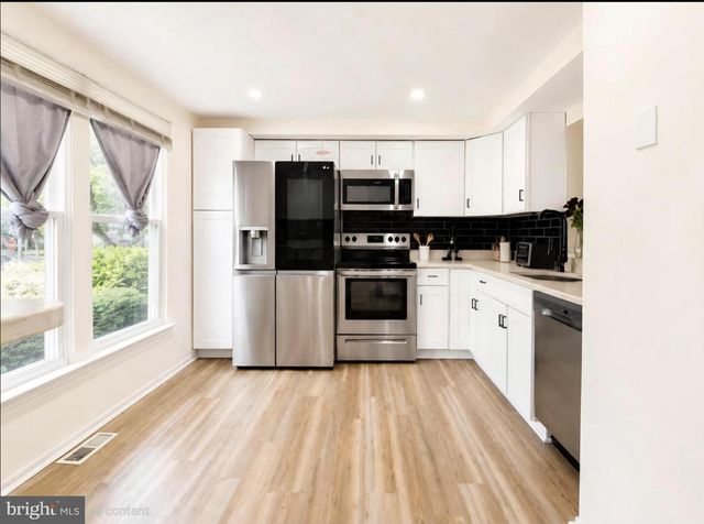 20 JAMES CUBBERLY CT, Hamilton, NJ 08610