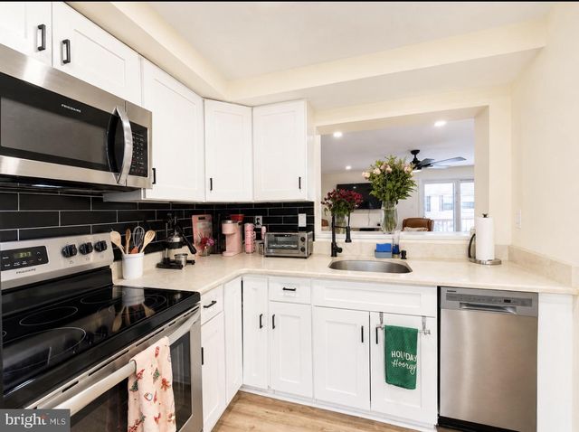 20 JAMES CUBBERLY CT, Hamilton, NJ 08610