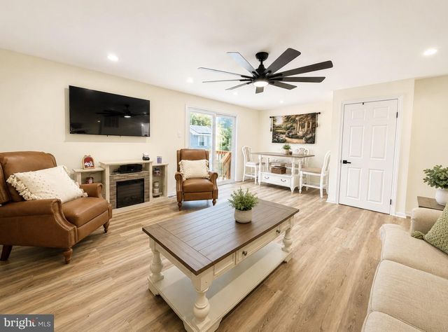 20 JAMES CUBBERLY CT, Hamilton, NJ 08610