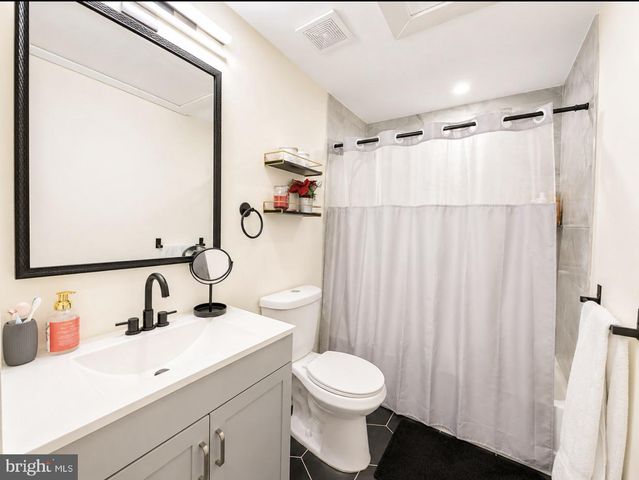 20 JAMES CUBBERLY CT, Hamilton, NJ 08610