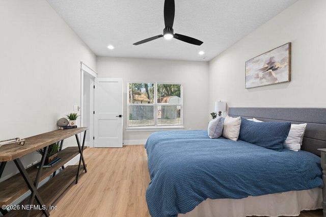 8863 HIPPS Road, Jacksonville, FL 32222