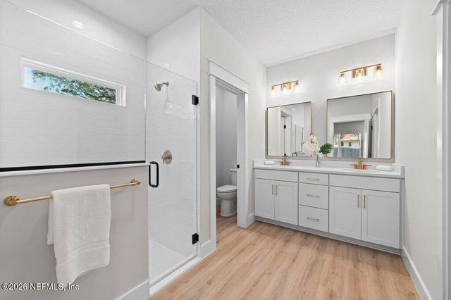 8863 HIPPS Road, Jacksonville, FL 32222