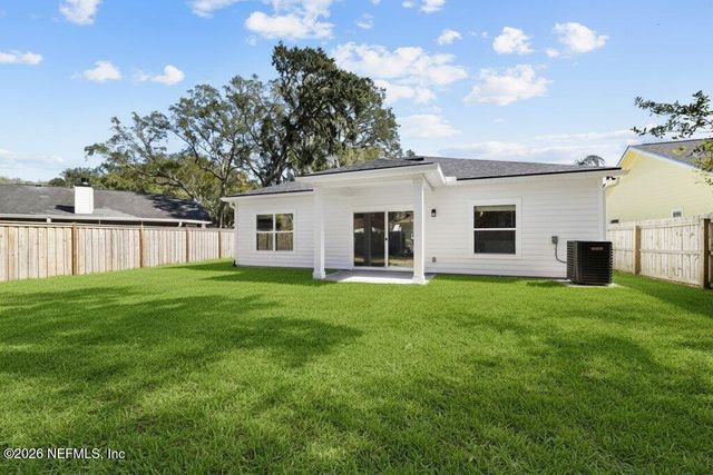 8863 HIPPS Road, Jacksonville, FL 32222