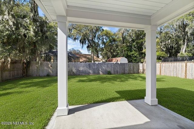 8863 HIPPS Road, Jacksonville, FL 32222