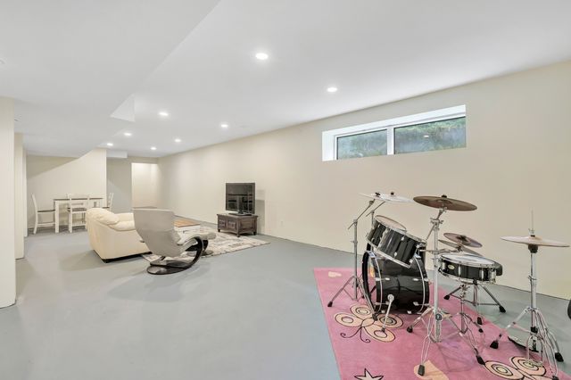 28 Strawberry Lane, Shelton, CT 06484