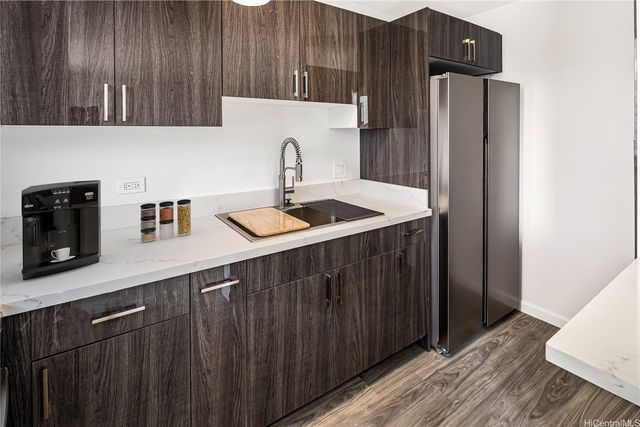 1077 Ala Napunani Street 606, Honolulu, HI 96818