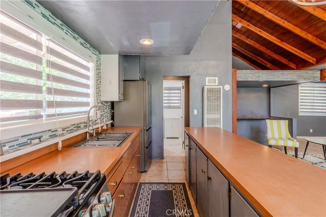 23716 Shady, Crestline, CA 92325