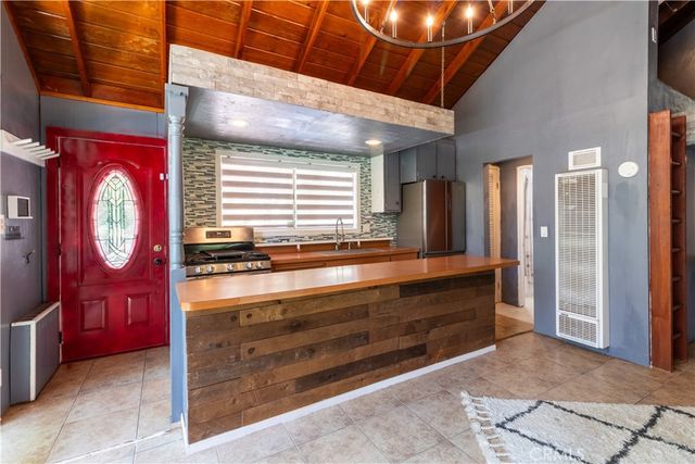 23716 Shady, Crestline, CA 92325