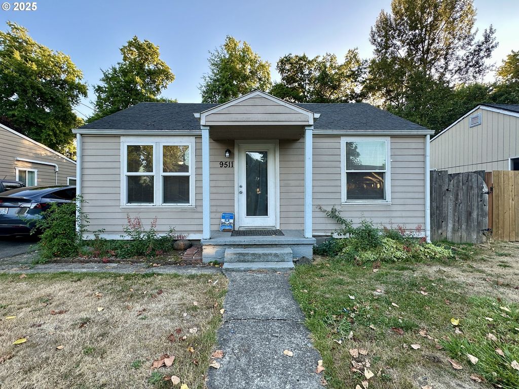 9511 Ne GERTZ Cir, Portland, OR 97211