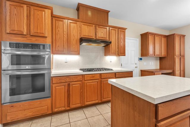 10085 Castle Oaks Ct, Sacramento, CA 95829