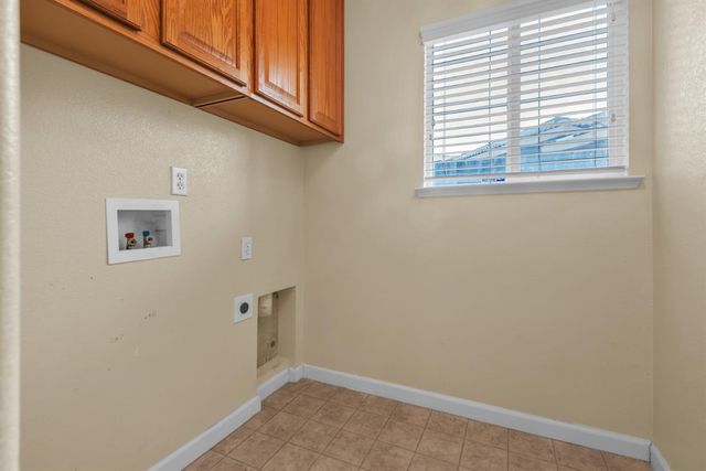 10085 Castle Oaks Ct, Sacramento, CA 95829