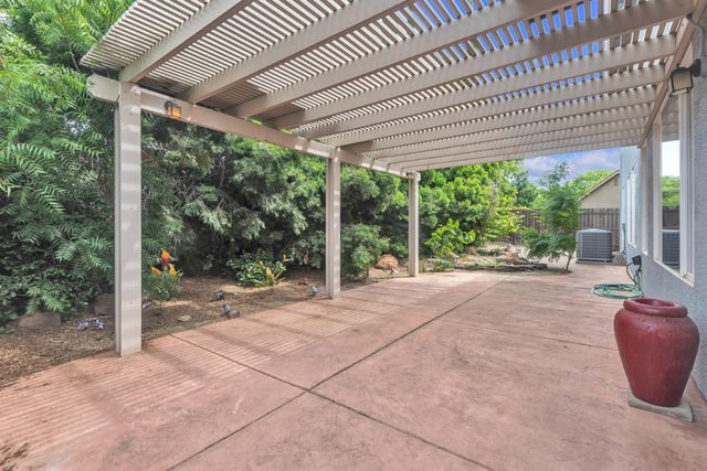 10085 Castle Oaks Ct, Sacramento, CA 95829