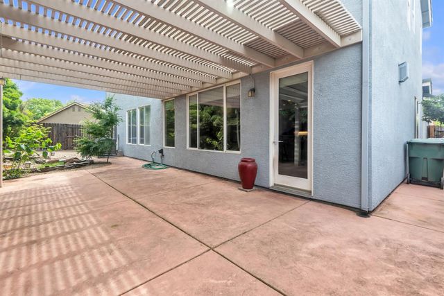 10085 Castle Oaks Ct, Sacramento, CA 95829