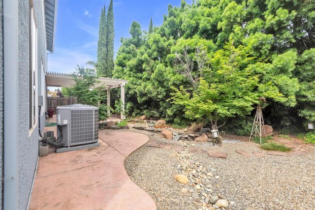 10085 Castle Oaks Ct, Sacramento, CA 95829