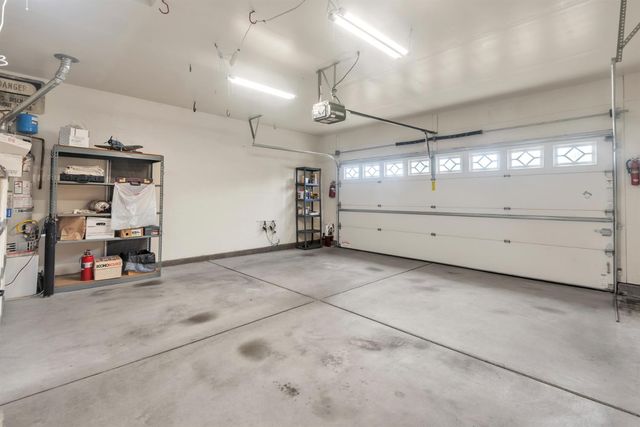 10085 Castle Oaks Ct, Sacramento, CA 95829