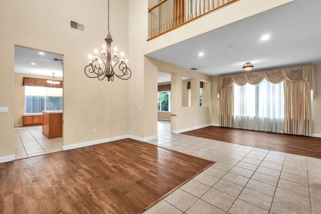 10085 Castle Oaks Ct, Sacramento, CA 95829