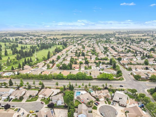 10085 Castle Oaks Ct, Sacramento, CA 95829