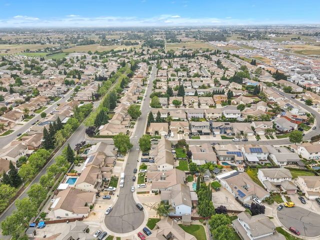 10085 Castle Oaks Ct, Sacramento, CA 95829