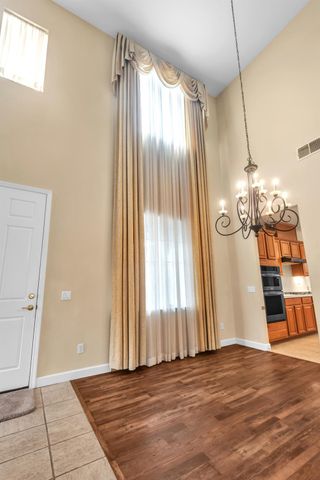 10085 Castle Oaks Ct, Sacramento, CA 95829
