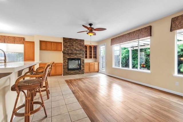 10085 Castle Oaks Ct, Sacramento, CA 95829