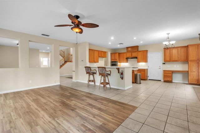 10085 Castle Oaks Ct, Sacramento, CA 95829