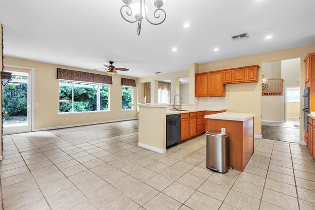 10085 Castle Oaks Ct, Sacramento, CA 95829