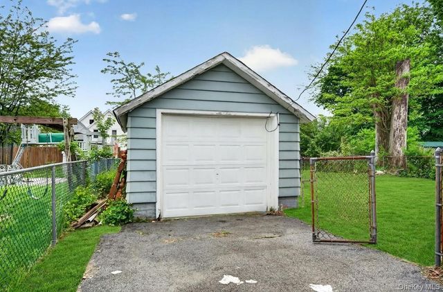 24 Crescent Place, Middletown, NY 10940