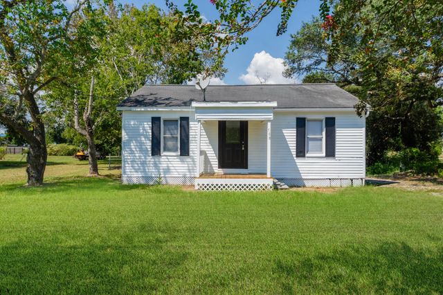 108 Lostracco Street, Angleton, TX 77515