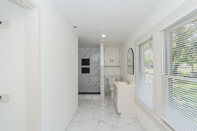 108 Lostracco Street, Angleton, TX 77515