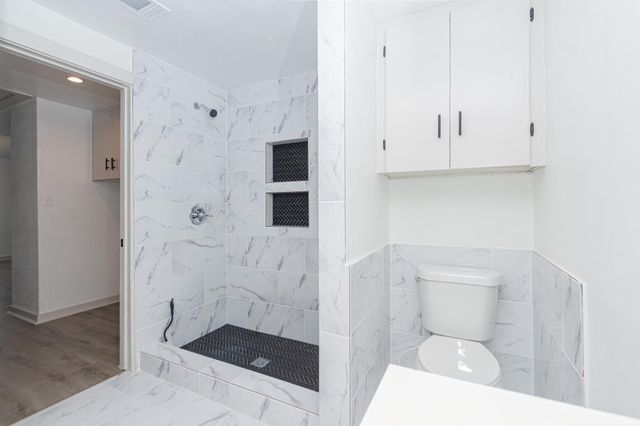 108 Lostracco Street, Angleton, TX 77515