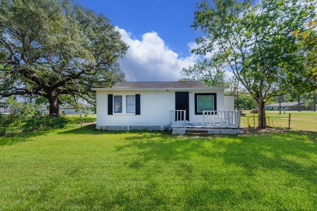 108 Lostracco Street, Angleton, TX 77515
