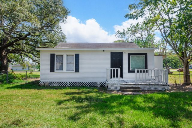 108 Lostracco Street, Angleton, TX 77515